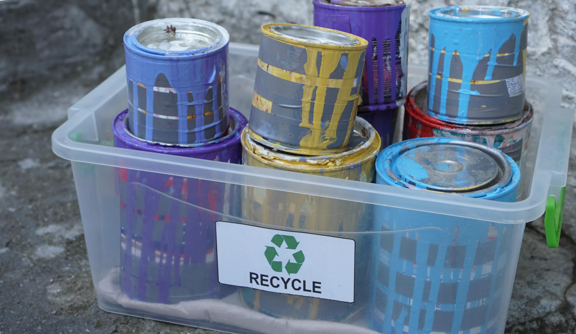 AdobeStock_272349057 - paint recycle